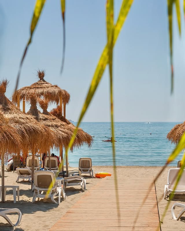 Bonita Classic Beach Club - Shoreline Lounges in Golem, Albania