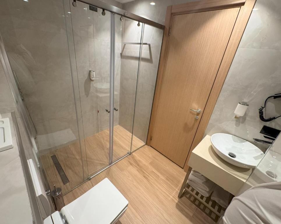 Dhom├½ Deluxe (1/4) - Bonita Classic Hotel & Spa in Golem, Albania