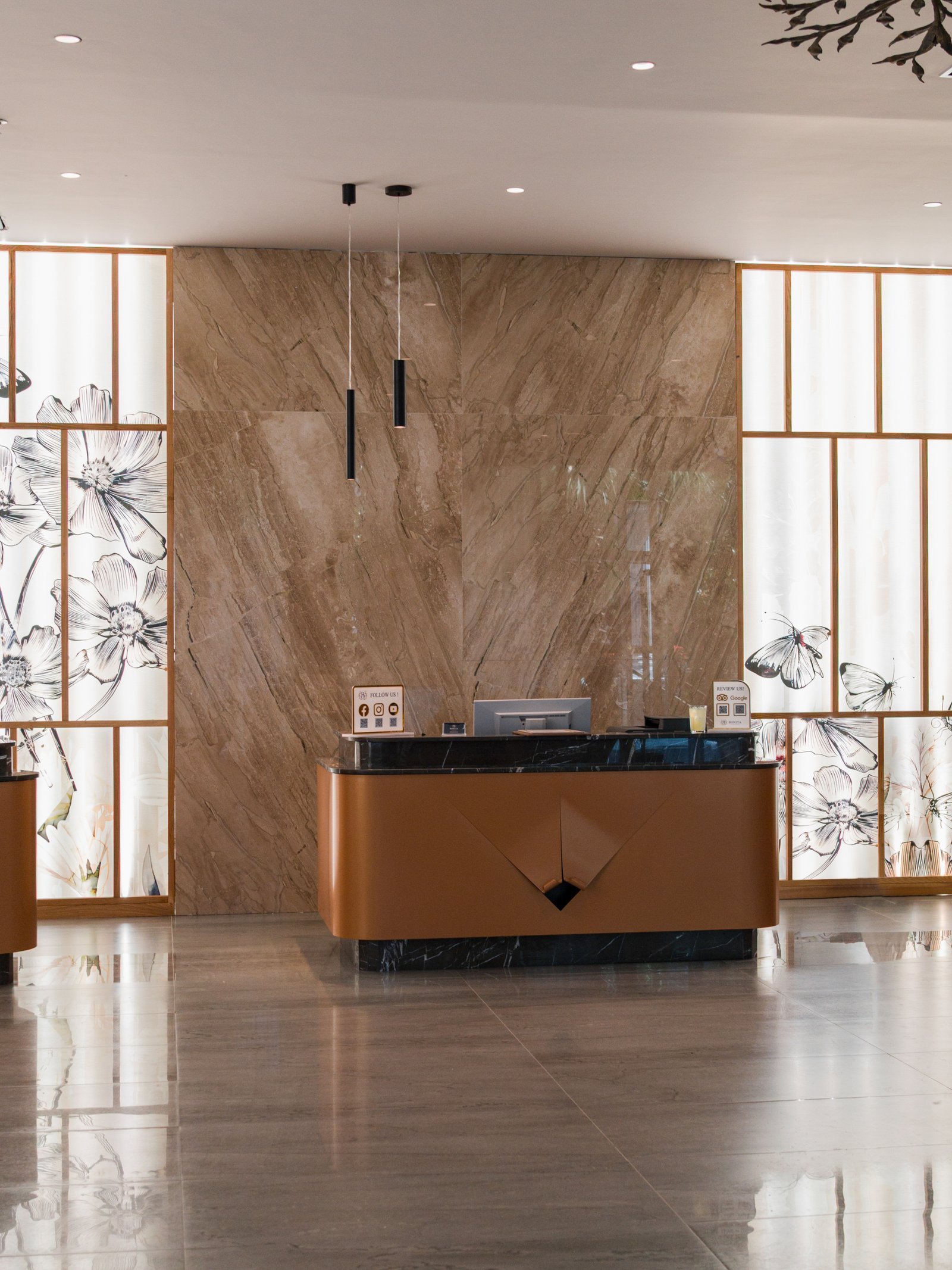 Lobby & Entrance