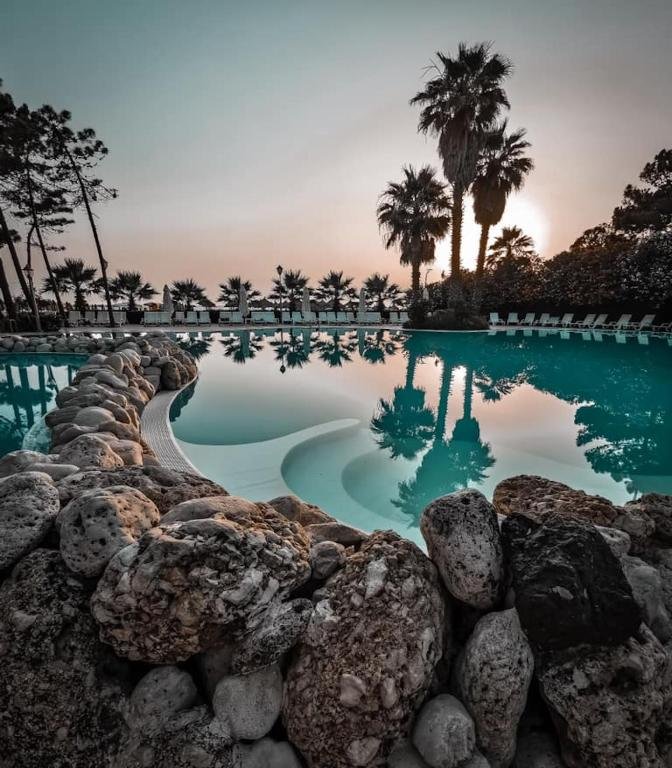 Bonita Dolce Vita Hotel - Botanical Coastal Oasis & Pool in Golem, Albania