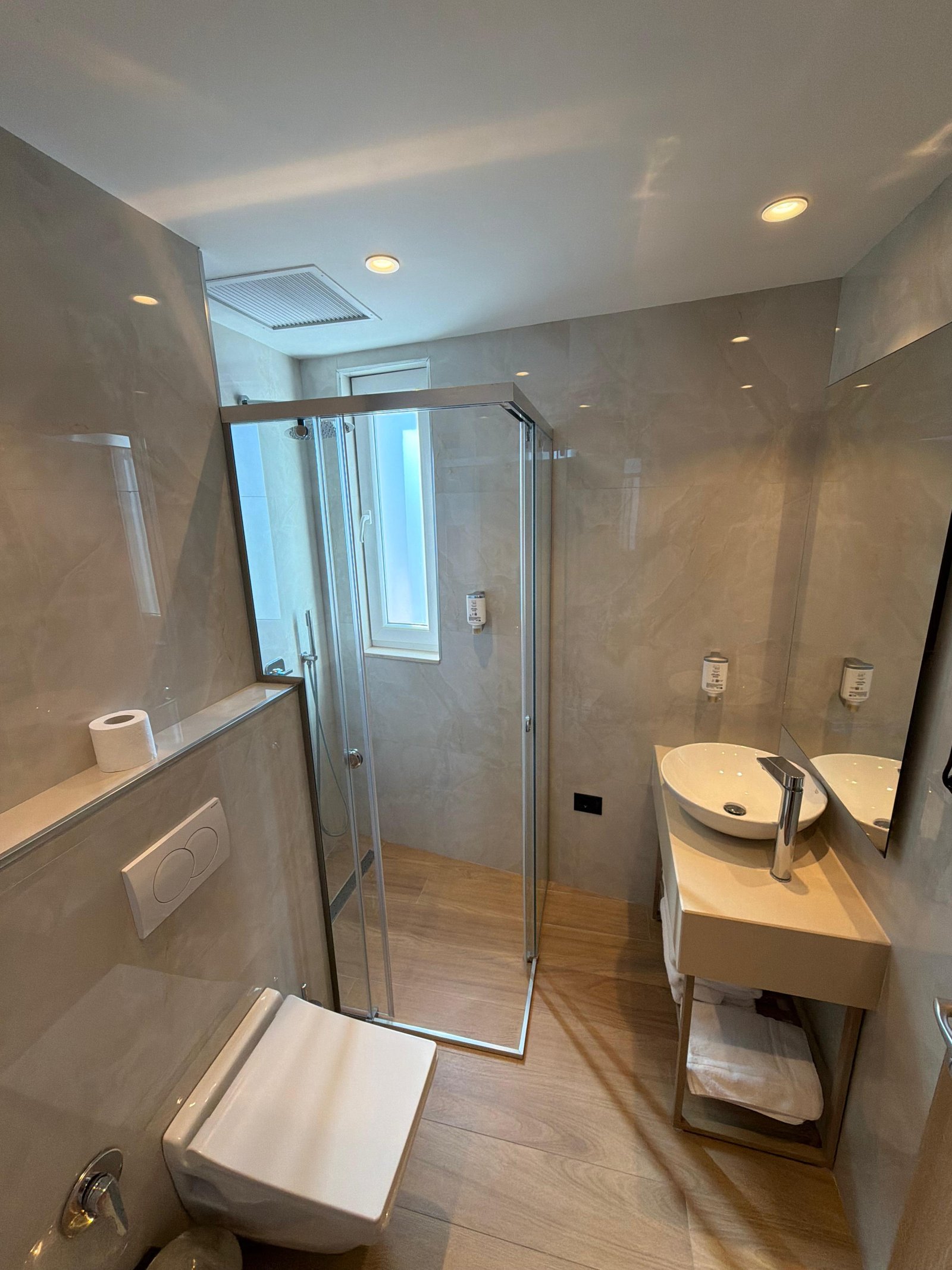 Dhom├½ Ambasador (3/4) - Bonita Luxury Resort & Spa in Golem, Albania