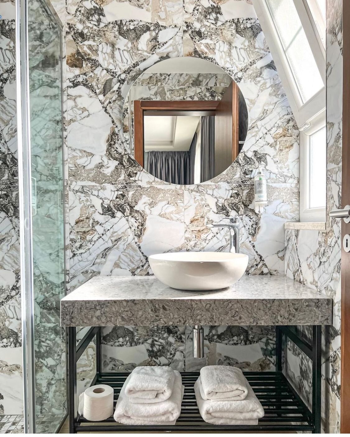 Bathroom deluxe